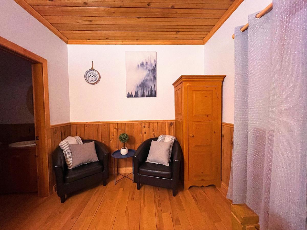 Auberge Au Poste De Traite Sainte-Famille Exterior photo